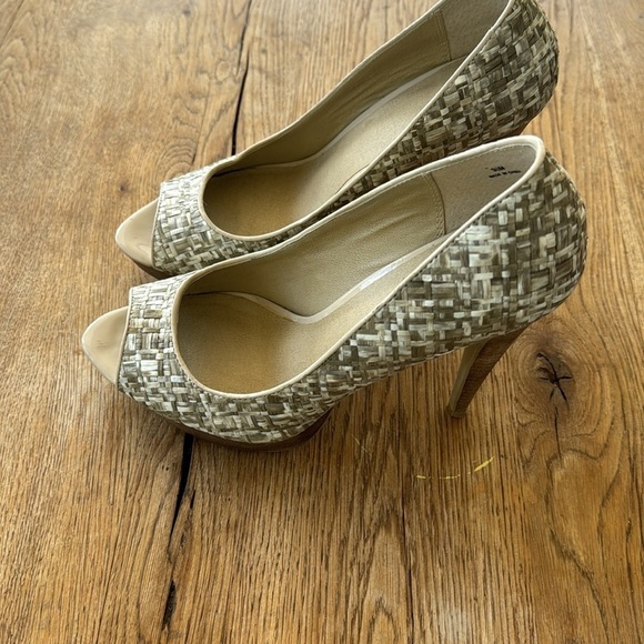 Levity Open Toe Woven Upper High Heel Pumps woven - Picture 2 of 6